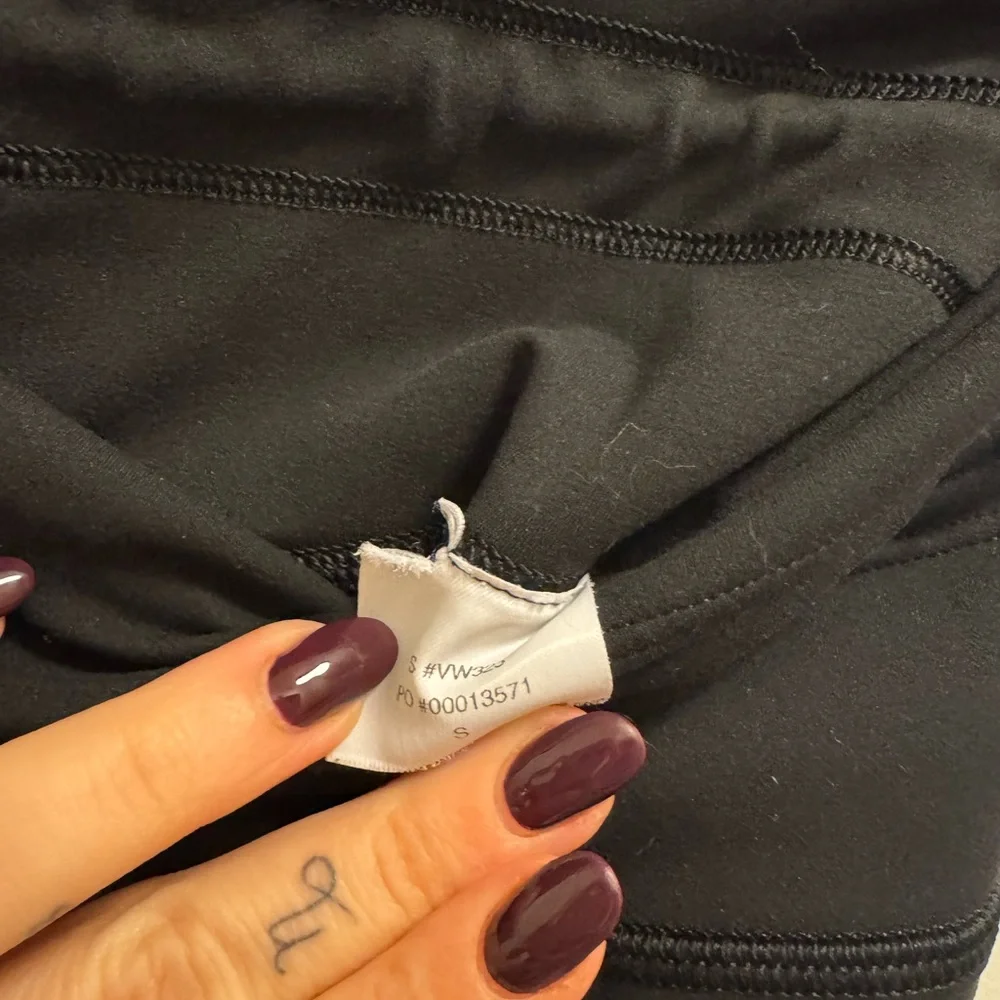 Vuori Women's Black Leggings - Picture 2 of 3